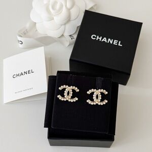 EUC Chanel CC Earrings 21K